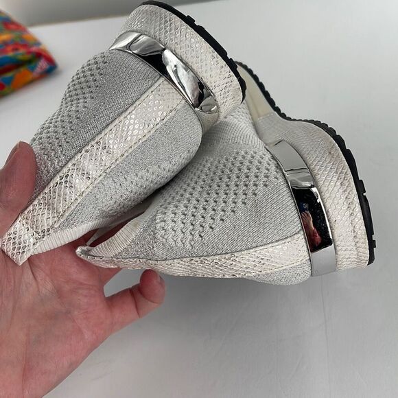 Urban Sport size 8 by J/Slides  Woman’s silver reptile print . - Picture 8 of 13